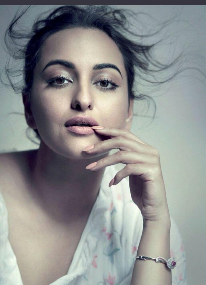 Kashaf7822's tweet photo. @sonakshisinha 😘😘😘😘 https://t.co/4AOEKYIXpp
