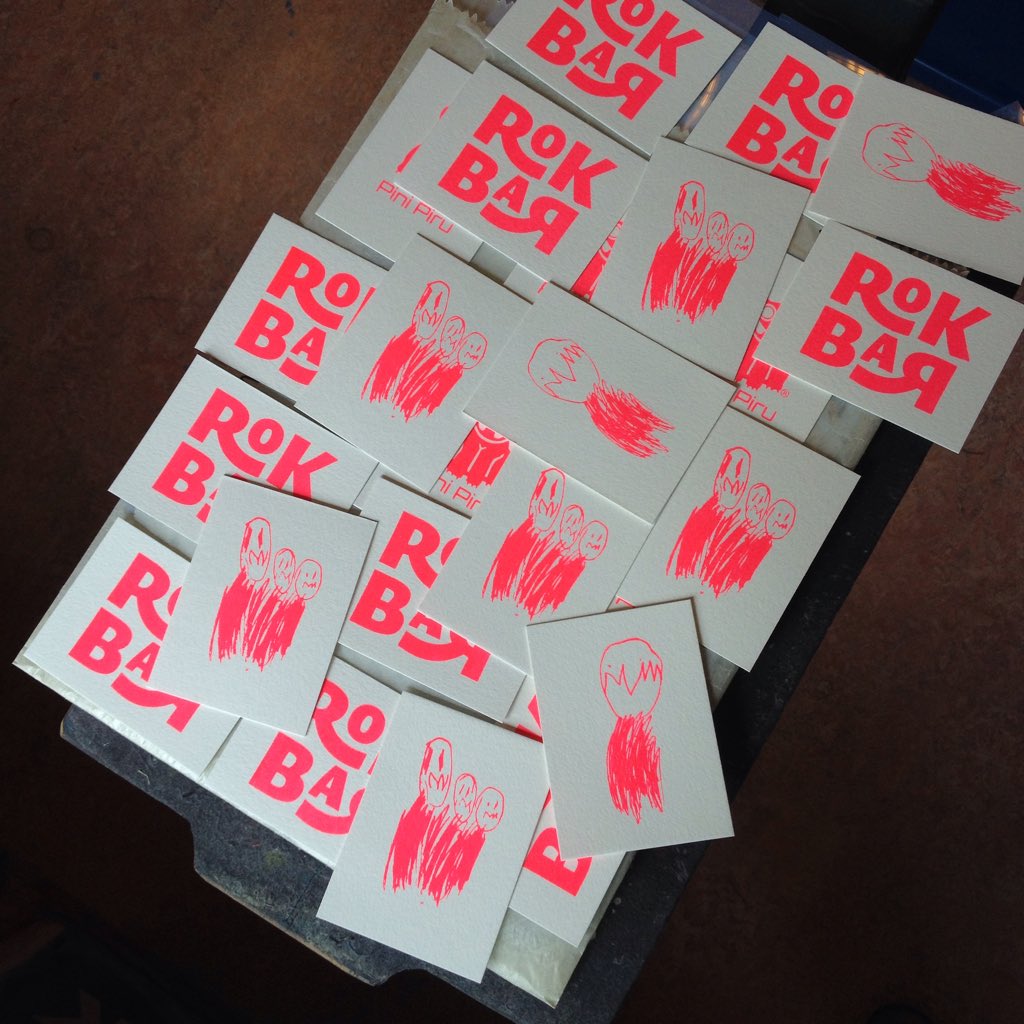 Pinipiru's tweet photo. Screen-printing on leftover pieces of paper #thankyoucards #zeefdruk #screenprint #neonpink #rokbar #draugar https://t.co/qyNCmHbKKj