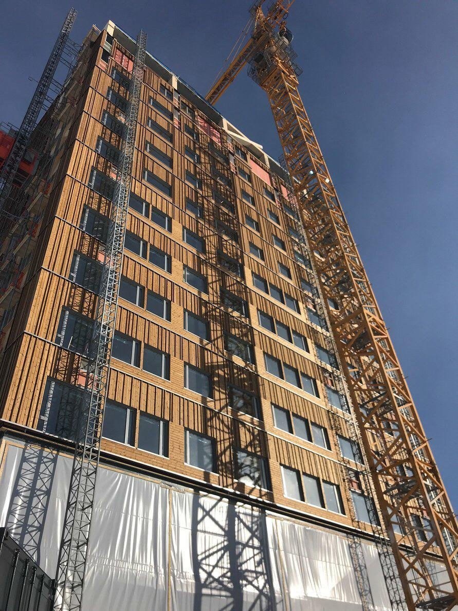 Anton_Smets's tweet image. DUURZAAM BOUWEN IN HOUT!
Hoogste houten gebouw ter wereld wordt gebouwd in Brumunddal in Noorwegen! Het wordt 85 meter hoog en de 18 verdiepingen bieden ruimte aan appartementen, kantoren, hotels, restaurants en openbare ruimten.