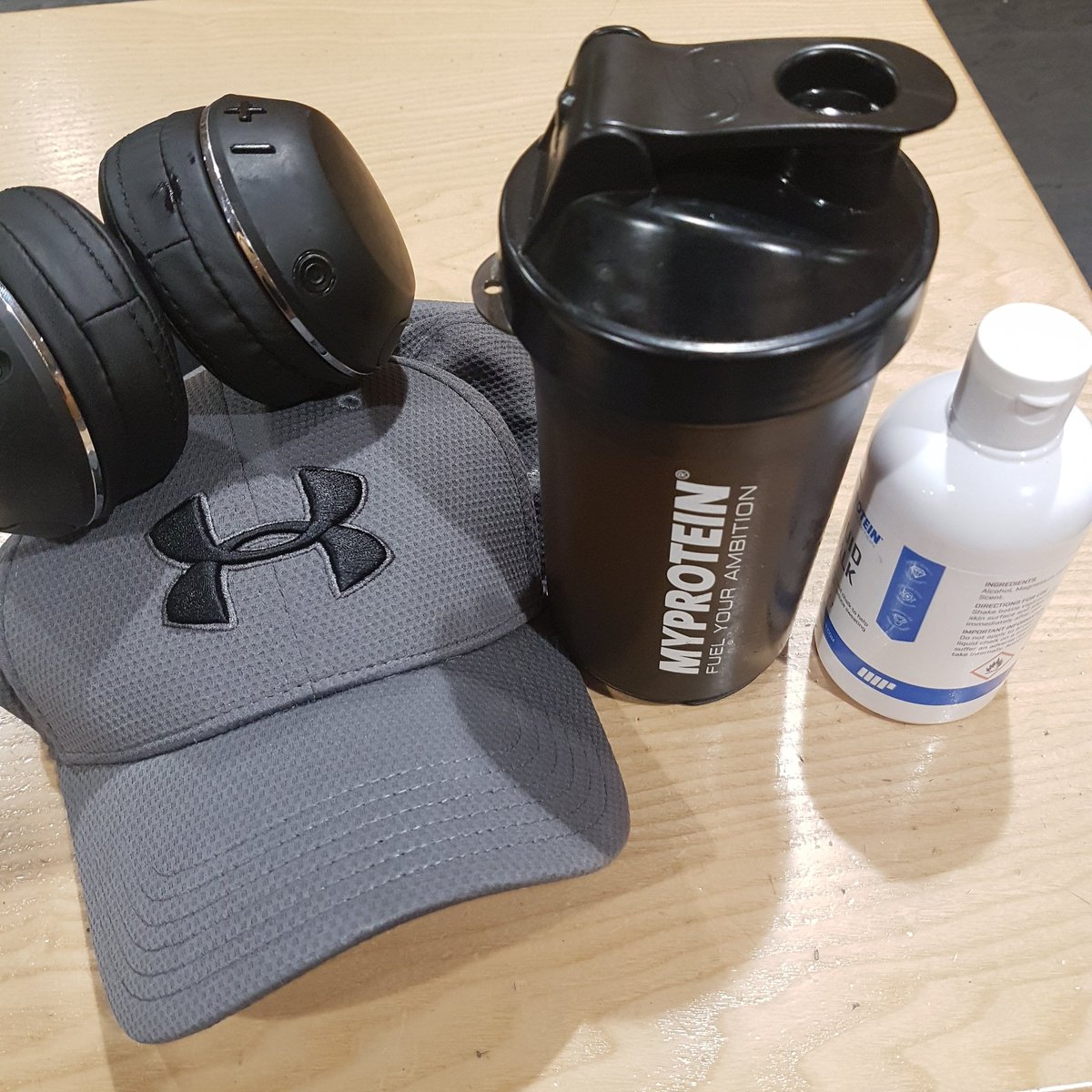 Corrupt85's tweet image. Gym time! Nyargh!! 

Fuelled by @MyproteinUK &amp;amp; @UnderArmour 

#fitnessgoals #bcaa #heavysoundtrack