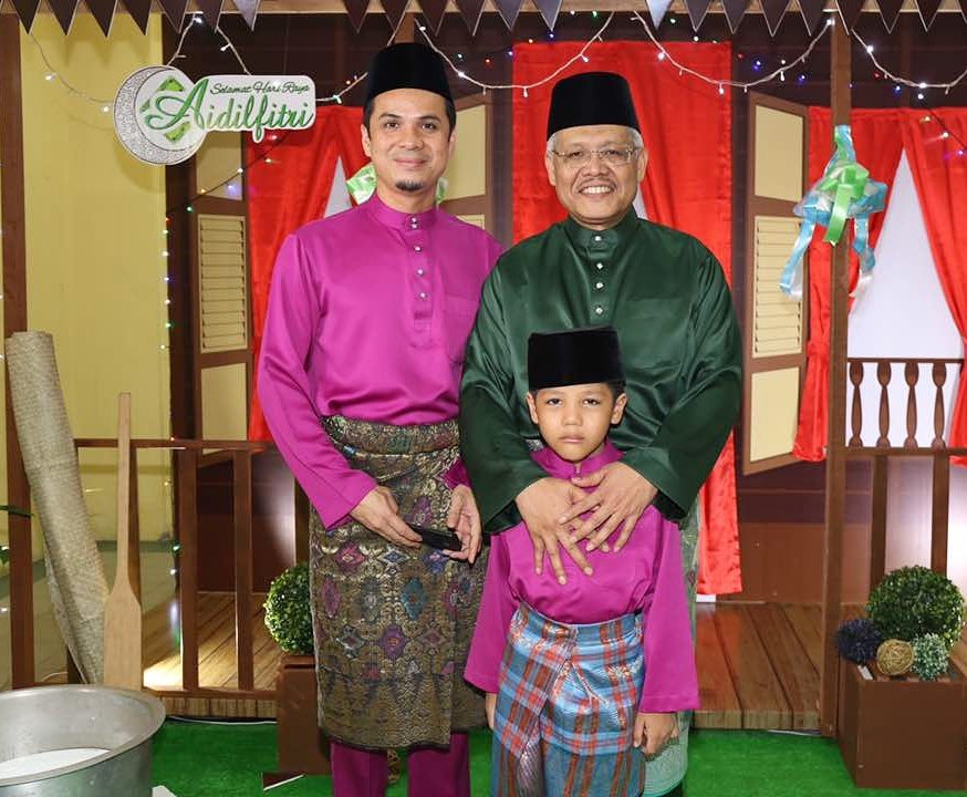 SahariAkhtar's tweet photo. Happy Birthday YB.DS @dhzhamzah !!!Moga Allah melimpahi rahmat buat DS & keluarga & sentiasa didlm keberkatanNYA jua,Aamiin.
#idola #heropengguna #BinaNegara #MPLarut @HZ_CommsTeam https://t.co/I4FP8uE0ry