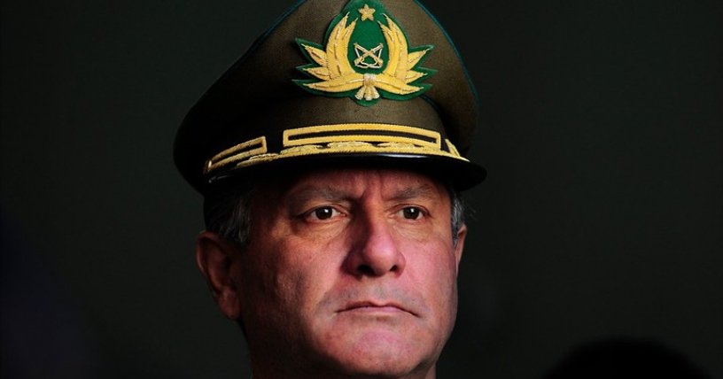 radioexitosa's tweet photo. AHORA: General director de Carabineros Bruno Villalobos presentó renuncia al Presidente Piñera, la cual fue aceptada https://t.co/pch7Y6ywnT