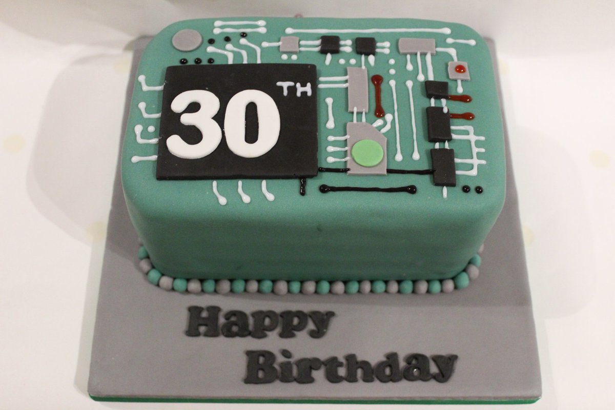 StripedApron's tweet photo. Computer themed birthday cake #birthdaycake #computercake https://t.co/unT7Tf1R0U