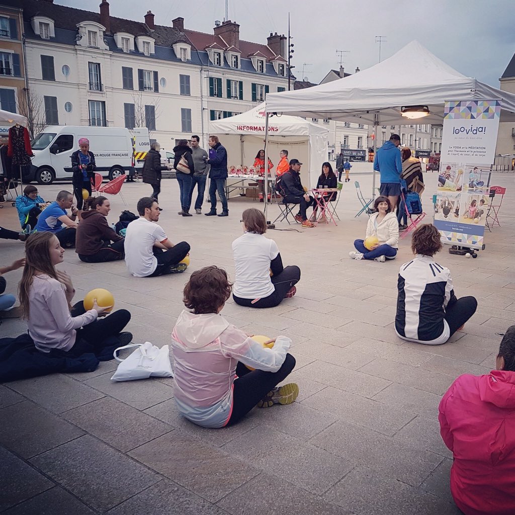 Loovida's tweet photo. J’ai créé Loovida pour la #résilience individuelle et collective. Beau symbole d’animer une séance de #yoga et #méditation le #8mars2018 à @BellesDeBleau pour soutenir une asso d’aide au jeunes filles victimes de violence cc @genemachery @BoostElles @AudeRedolfi @ValentinVella2 https://t.co/hA2QuM8W3L