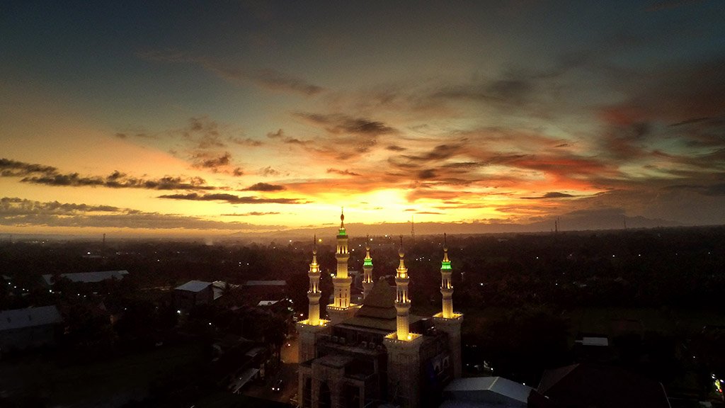 infojogja's tweet photo. 📷 | @tavare24karat: Masjid di Gito Gati, Sleman, #Yogyakarta #Indonesia-
#JogjaAerialPhotoService #aerialphoto #drone #djiphantom #phantom2vision #jpjp #maburberes https://t.co/9zYPgu4u51