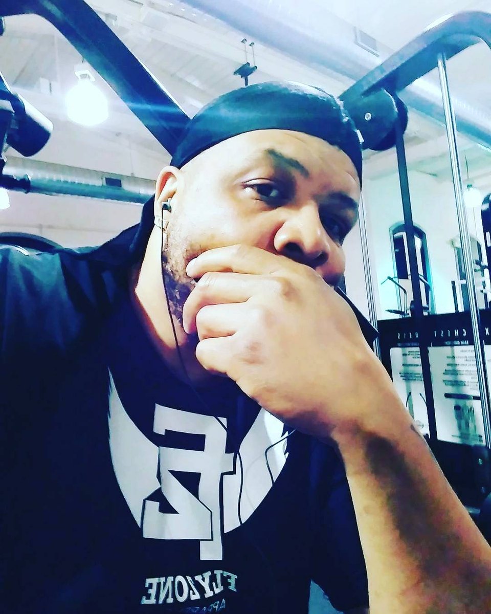 FlyZoneApparel's tweet photo. Progress is my motivation, everyday I look forward to these workouts and getting better. I'm gonna keep my mouth closed, keep working and let the suckas do the talking💪🏋 #FlyZoneApparel https://t.co/3L4OHxR9Ty