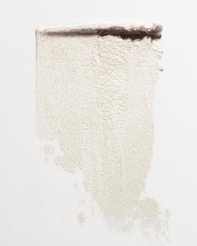 MindfulRituals's tweet photo. Living Luminizer .
.
An ultra sheer, glowing, luminizer with a translucent, satin-pearl finish @rmsbeauty cult fav for a reason.
.
.
[📸: @shutthetouchup]
.
.
.
.
#mindfulrituals #mindfulliving #mindful #bemindful #bepresent #ritual #minimalist #minim… https://t.co/fnuUFWkQlC https://t.co/UEVk84whxr