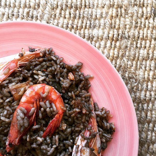 Arroces de domingo... de lunes, martes... en cuanto sale el sol ☀️ nos comeríamos uno cada día... ift.tt/2Fz0Hdm