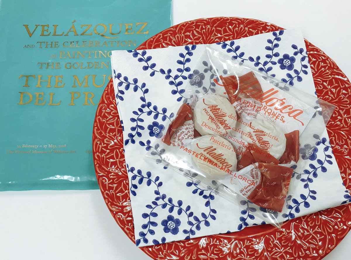 azulejos_AA's tweet photo. 「プラド美術館展」のお土産をいただきました。二子玉川にある「Mallorca」のpolvorones ✨ Madrid に本店があります。
#マジョルカ #ポルボロン #美術館 #プラド #お菓子 #spain #españa #madrid #mallorca #museo #prado #polvoron #durces https://t.co/pcdTNjaKxB
