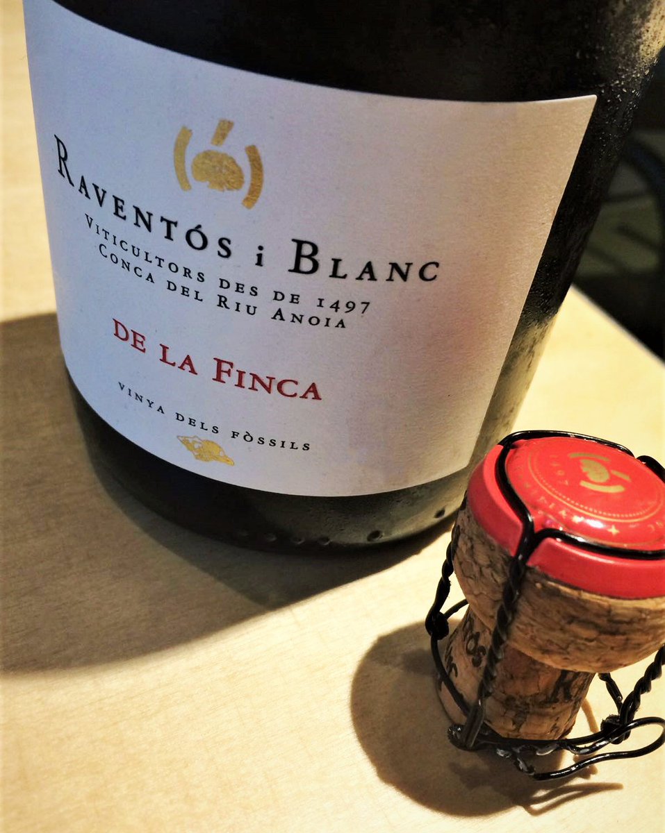 CalidoscopiVins's tweet photo. De la Finca de @RaventosiBlanc procedeix d'una de les vinyes més històriques del celler, plantada en vas el 1964: La Vinya dels Fòssils https://t.co/umI3lPcajp
