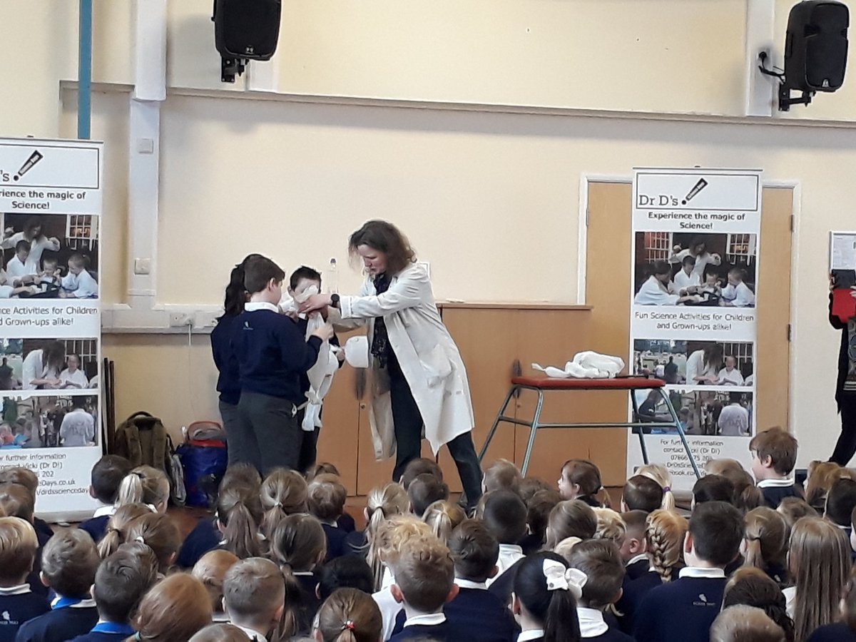 Fossewayacademy's tweet image. Thank you to @DrDsScienceDays for joining us in assembly this morning. A wonderful way to ignite everyone's imagination at the start of our #ScienceWeek!