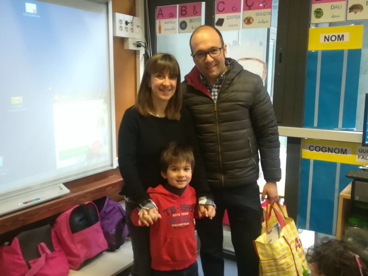 EscolaThauSC's tweet photo. Hem gaudit molt i ens ho hem passat molt bé tocant els òrgans. Gràcies Xavi i Míriam per compartir una estona amb nosaltres! #projecteelcoshumà https://t.co/glmK6Cqsmb