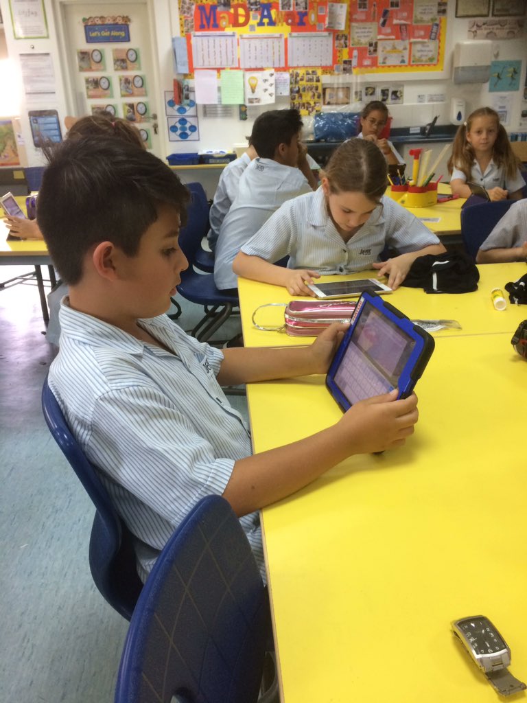JESSPrimaryYR4's tweet photo. Great @nearpod session today learning about the evidence that Tudor portraits can show us. #jessict
#jesshistory https://t.co/vSAtGUwSGh