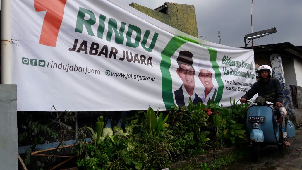 "Rindu Itu Berat" kata Dilan kang <a href="/ridwankamil/">Ridwan Kamil</a> 
Mending Juara