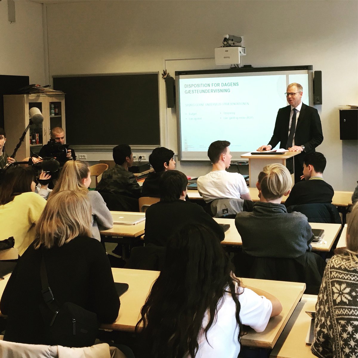 Michael Rasmussen, formand @finansdanmark og CEO <a href="/nykredit/">Nykredit</a>, gæsteunderviser 8B på Nymarkskolen i Slagelse. 👨‍🎓👩‍🎓💰
#pengeuge #dkfinans #dkpol