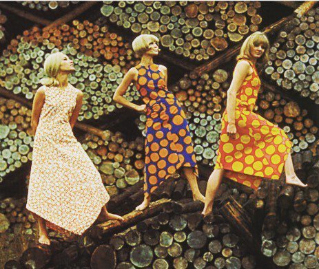 BritDoesVintage's tweet photo. Is it just us or can we start to see the light at the end of the Winter tunnel?! Don’t forget we’re in York all weekend for our first FREE FAIR AT ST SAMPSONS, Church Street! #york #britaindoesvintage #vintagefair #spring https://t.co/zDkxXOpgNH https://t.co/nChJjA6wQ2