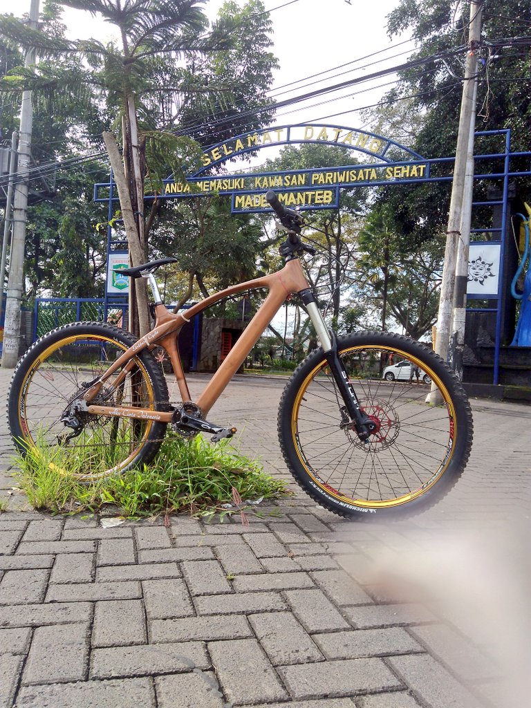 DhansTech33's tweet photo. Ini sepedaku terbuat dari kayu..mana sepedamu..ada yang mau...? https://t.co/hClncQJTwI