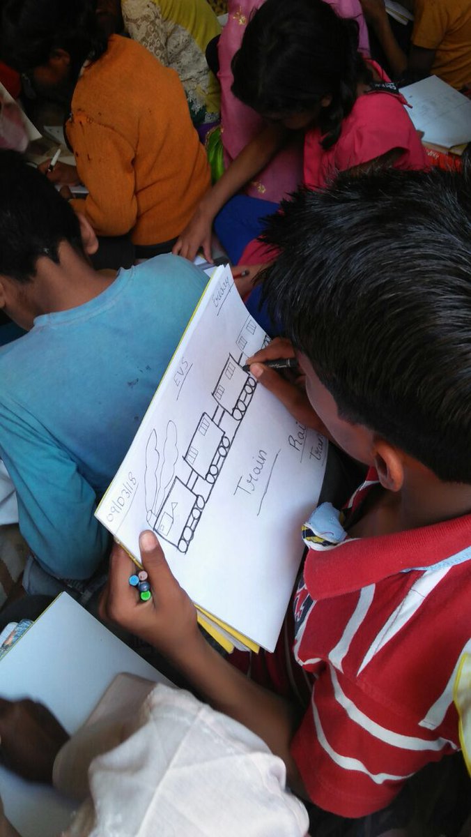 SarthakNGO's tweet image. Kids are learning modes of transportation. 😀 

Place- Chinhat Slum, Lucknow (U.P.) 

#SarthakKids #SarthakNGO #InterestingLearning #Learning #FunClasses #FunWaysToTeach #FunWaysToLearn #EducationForAll #Education #Slum #LifeAtSlums #Lucknow