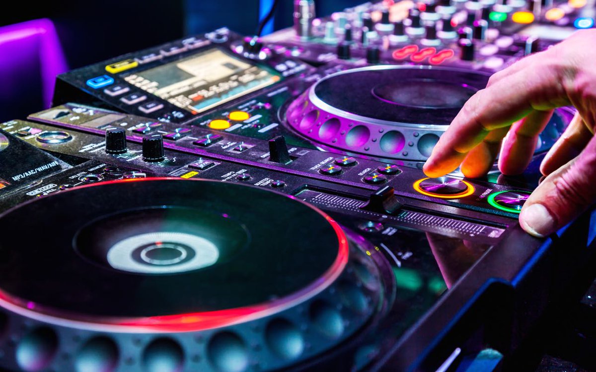 JazzDJnl's tweet photo. Vinyl of Digitaal. Wat is beter?
Ga naar: https://t.co/ULrWbKUYn0
#jazz #dj #vinyl #digitaal #muziek #jazzdj https://t.co/SIs6kgi1x7