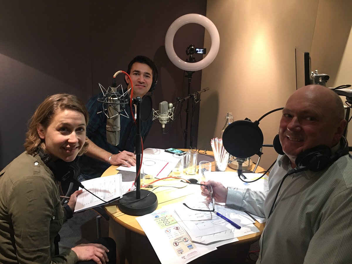 IMNcontent's tweet image. In the studio with @WaynePerrey @stephaniebron the @TheDIYDoers for @NHIWeek #NationalHomeImprovementWeek
🔨🔨🔨