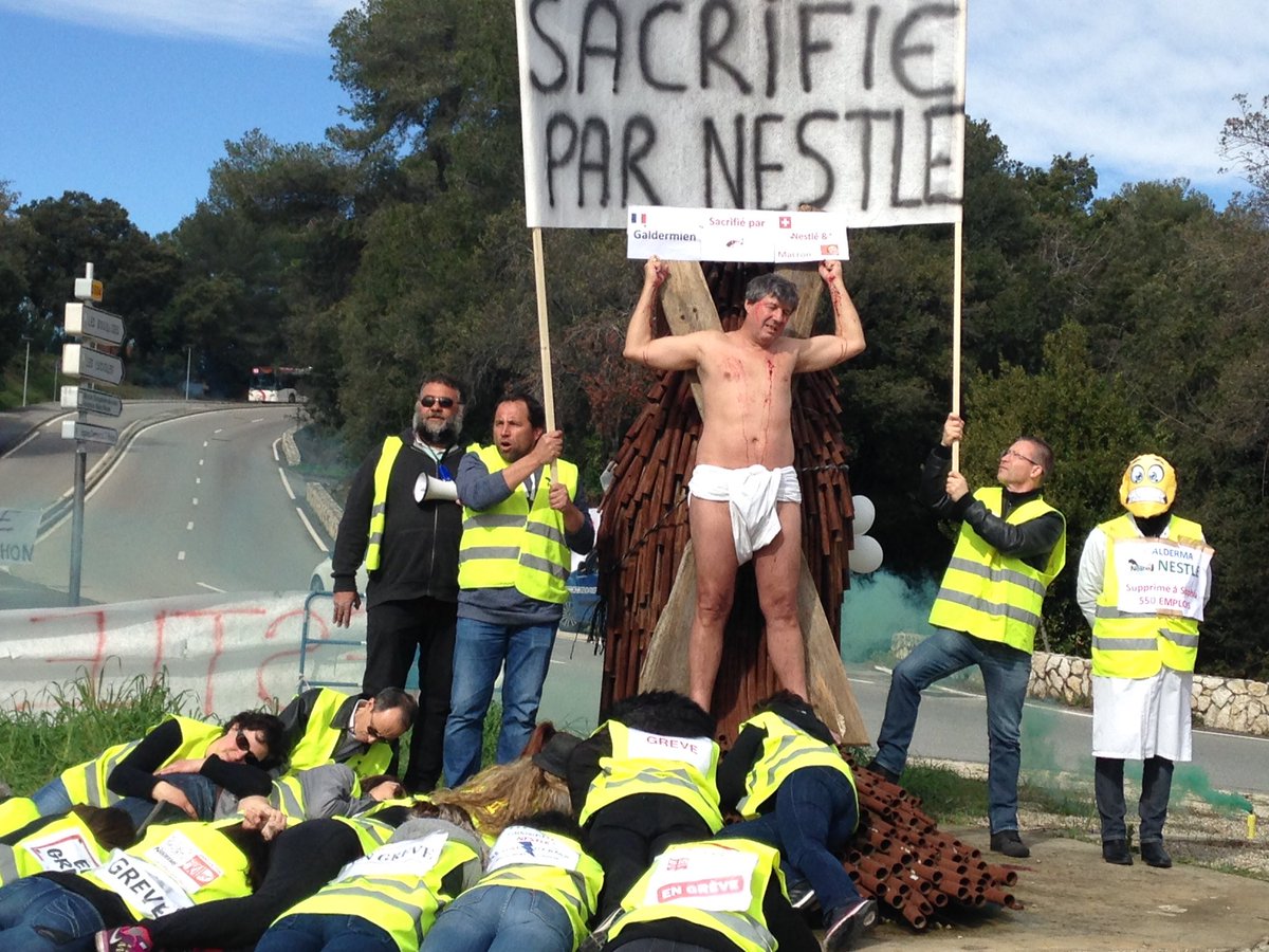 Galderma_Nestle's tweet photo. 550 salariés sacrifiés pour satisfaire les actionnaires de Nestlé

3eme jour de grève chez Nestle Galderma https://t.co/08YS7F3xr0