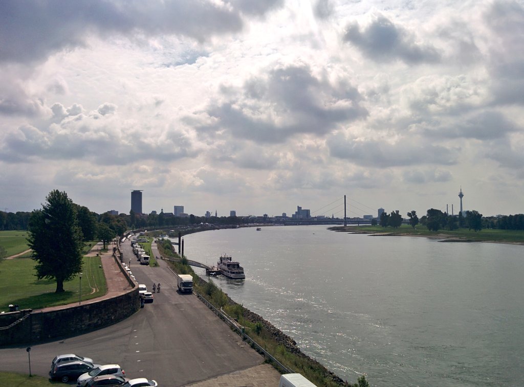 Great view for a new start
#Dusseldorf #MondayMotivation #Rhine #panorama #river