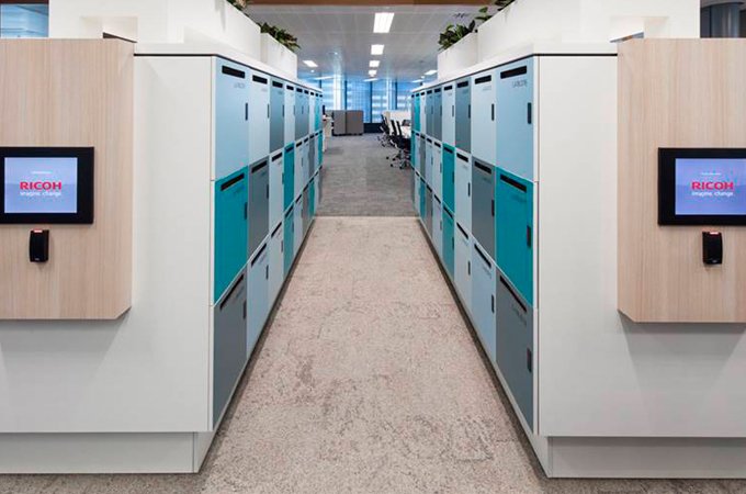 Los lockers ayudan a almacenar todo lo necesario para el puesto de trabajo