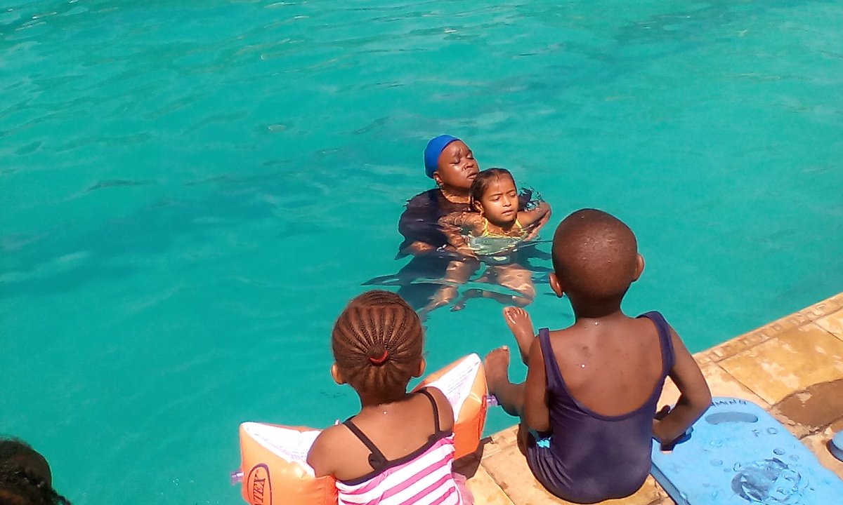 bernjesh's tweet photo. Teaching our children about #Swimming and #Water safety.
#Kenya #mindfulness #WomensDay
#ZeroDrowningInKenya #BeesAquaKids #BeesSwimming #LearnHowToSwim #LifesavingLessons #BasicSafety #KLF #KenyaLifesaving https://t.co/L88gw3y8Vt