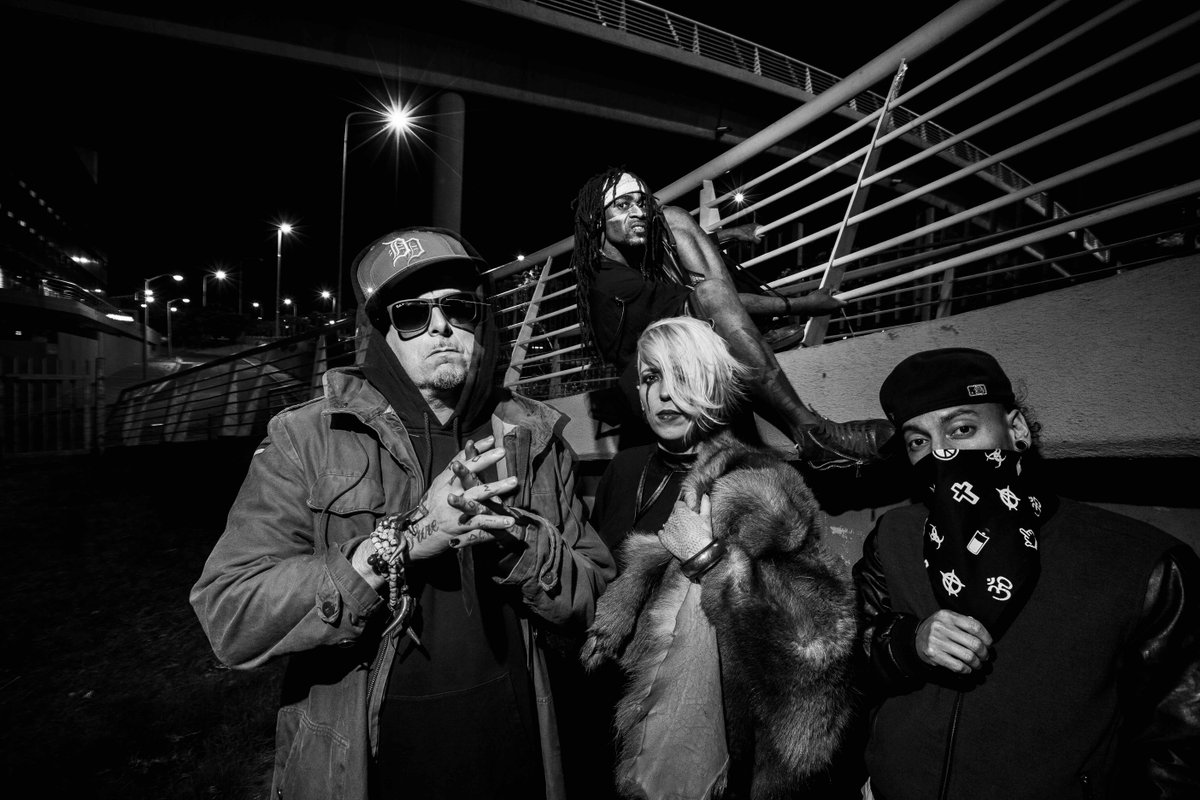 Dookoom skyn ’n lig op die donker kant klyntji.com/joernaal/2018/… @DOOKOOM