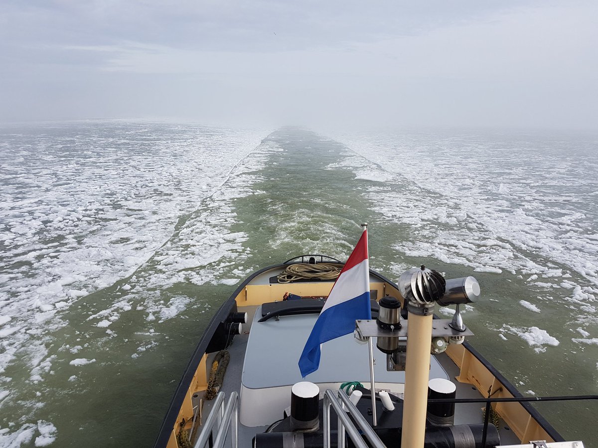 PieterBootsma's tweet photo. Laatste resten van koning winter. #cmij #ijsselmeer #markermeer #winter 12-03-2018 https://t.co/2aJdHGkq18