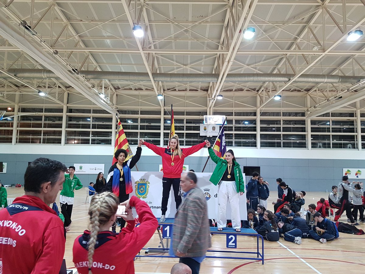 TKDSolsona's tweet photo. Dos medallas para Tkd solsona en el Open internacional de Ibiza. Melani Borrero,plata. Natalia Cámara, bronce. Enhorabuena!!! https://t.co/OIe1vsRqsH