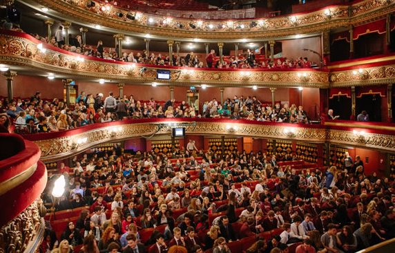 Theatre audience. Grand Theatre, Leeds. Leeds Grand Theatre and Opera House. Блэкпул Англия Grand Theatre. Театр LDM.