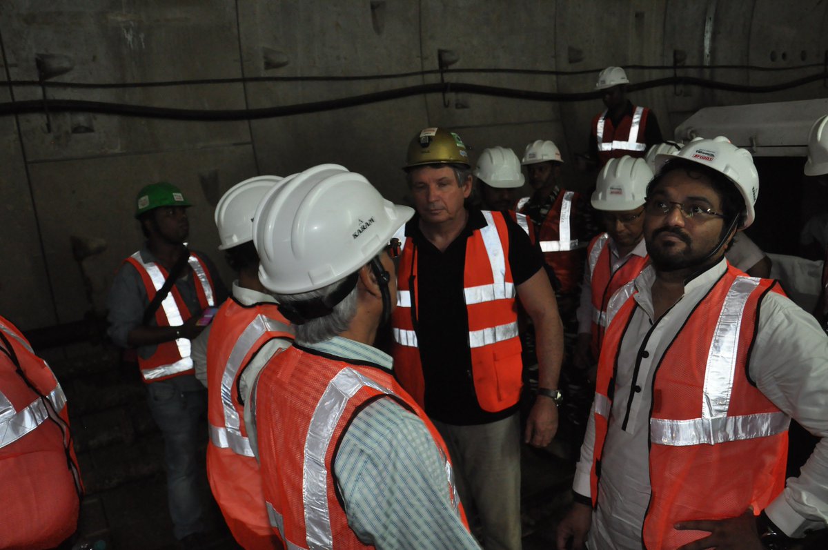 InfoKmrcl's tweet photo. Shri Babul Supriyo, Hon'ble MoS, GoI (HI&amp;PSE) visits East West Metro Tunnel https://t.co/oHHistEXkt