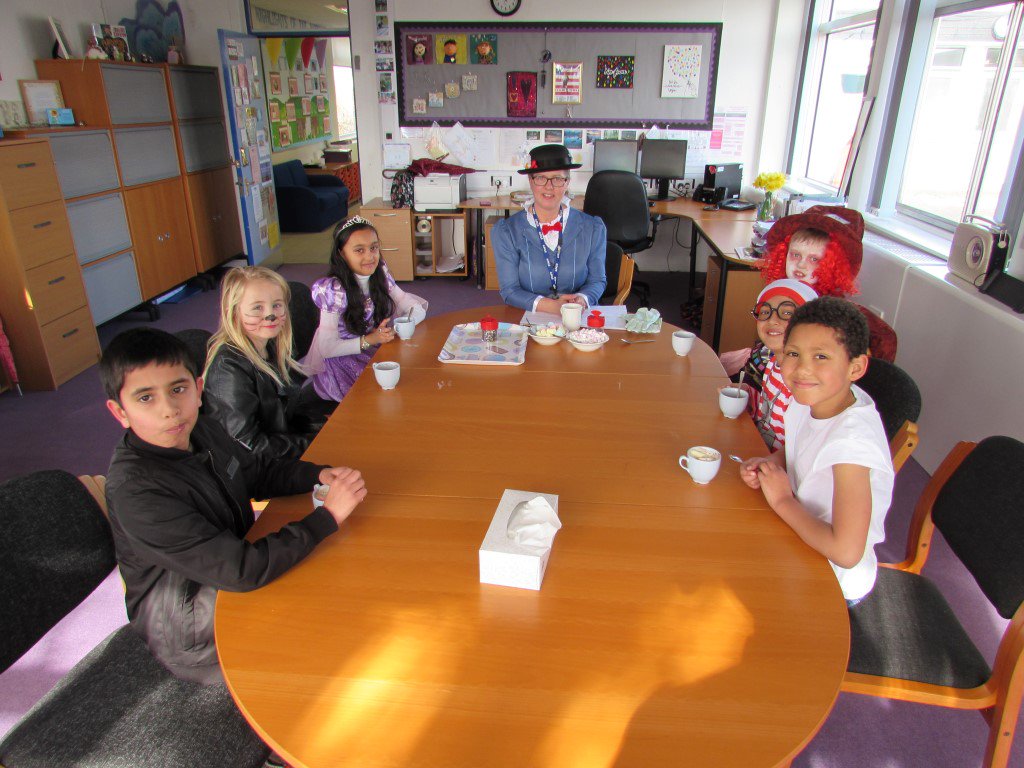 CrossleyFields's tweet photo. Last weeks star pupils enjoying #hotchocolateclub https://t.co/f3gRnTcHS1