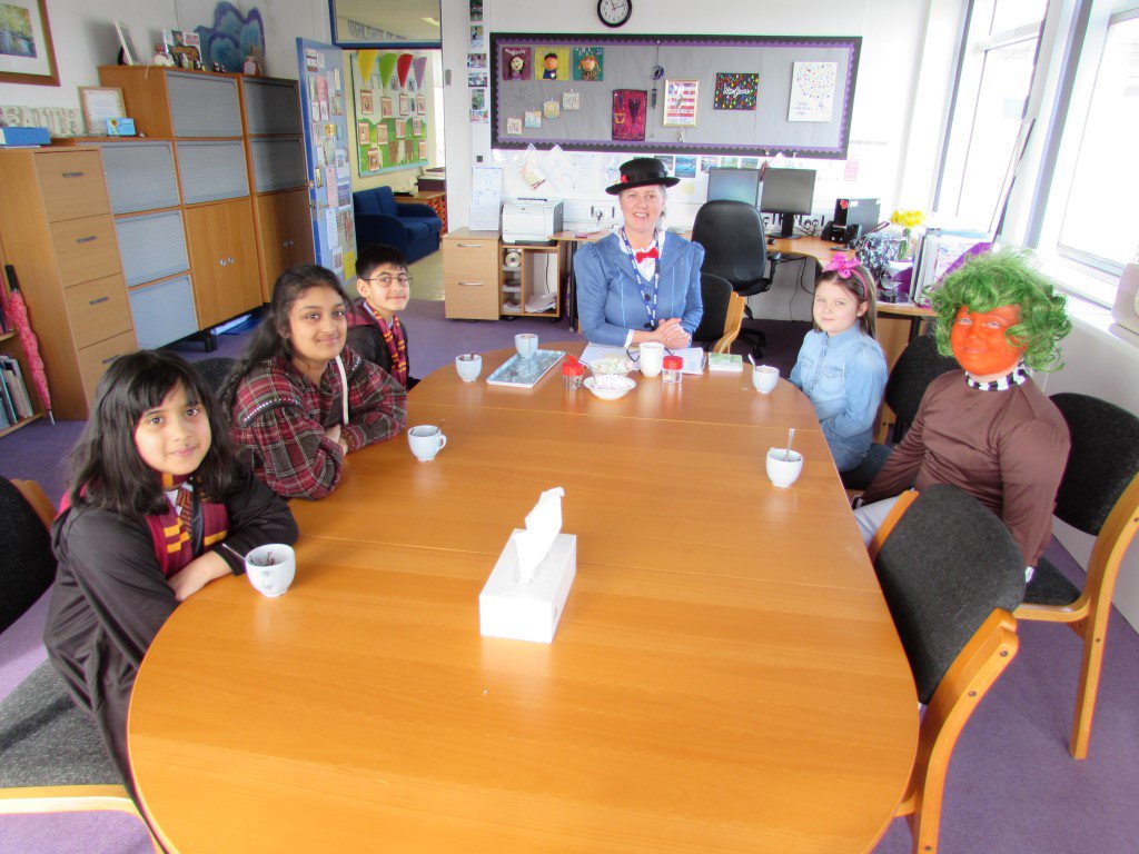 CrossleyFields's tweet photo. Last weeks star pupils enjoying #hotchocolateclub https://t.co/f3gRnTcHS1
