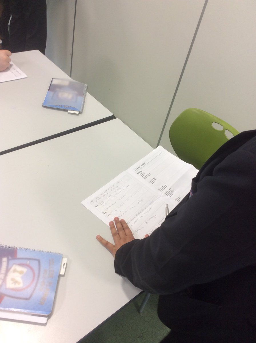 MrsRWorth's tweet photo. Year 8 completing their information hunt for the climate change literacy lesson!#literacyinscience @NewmanRCCollege https://t.co/UWvR2BYpFc