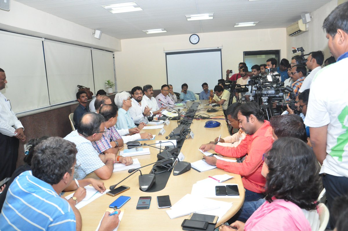 InfoKmrcl's tweet photo. Shri Babul Supriyo, Hon'ble MoS, GoI (HI&amp;PSE) holds a press conference at KMRCL Bhavan https://t.co/v20nA79Clc
