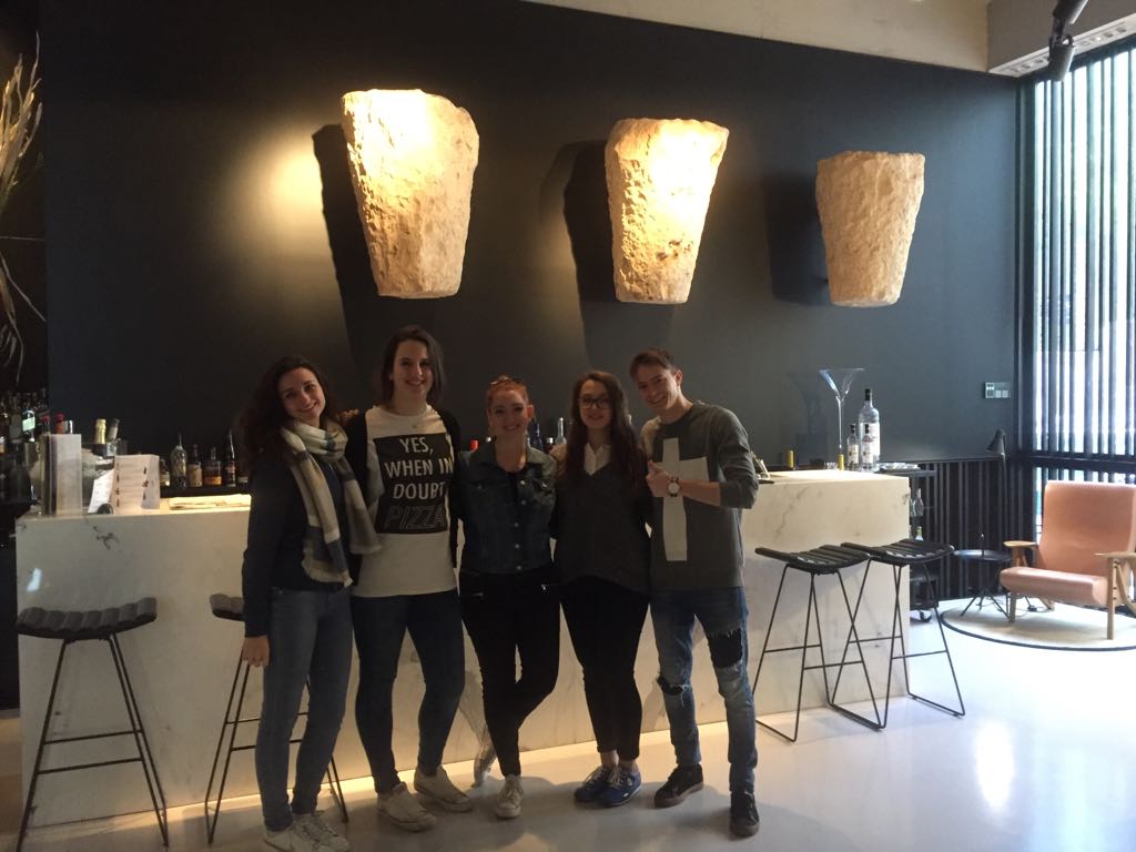 CaroHotelVLC's tweet image. Grazie agli amici dell' @unipv per la loro visita. È sempre un piacere far conoscere il nostro singolare progetto nella città di #Valencia. Nella foto, il gruppo il nostro #MetaBar
