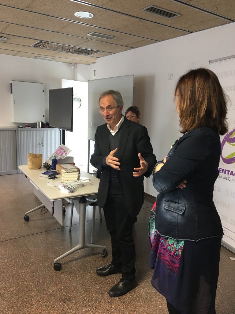 empentagran's tweet photo. I com cada any, no podiem començar sense la benvinguda de part de Josep Mayoral alcade de Granollers i @AndreaCaneloM regidora de promocio ecomica.
#empentagranollers #Emprenedoria #Networking #canmuntanyola #Egranollers https://t.co/nPgdGIaDFA