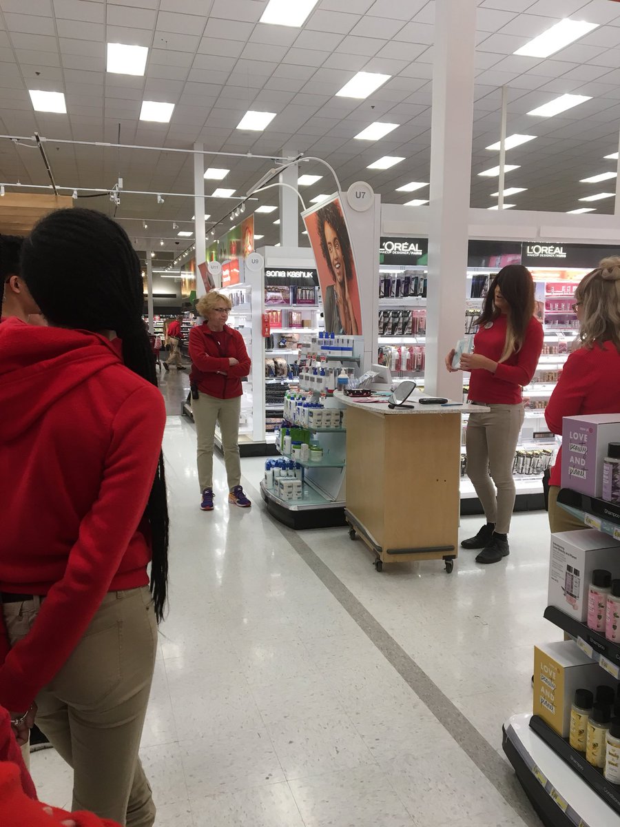 Beauty TM Amya promoting Mask Madness for Makeup Monday at huddle. #GODriveSales <a href="/ShannonL1788/">Shannon Lichlyter</a> <a href="/Katemard1/">Kate</a> @Abillafana