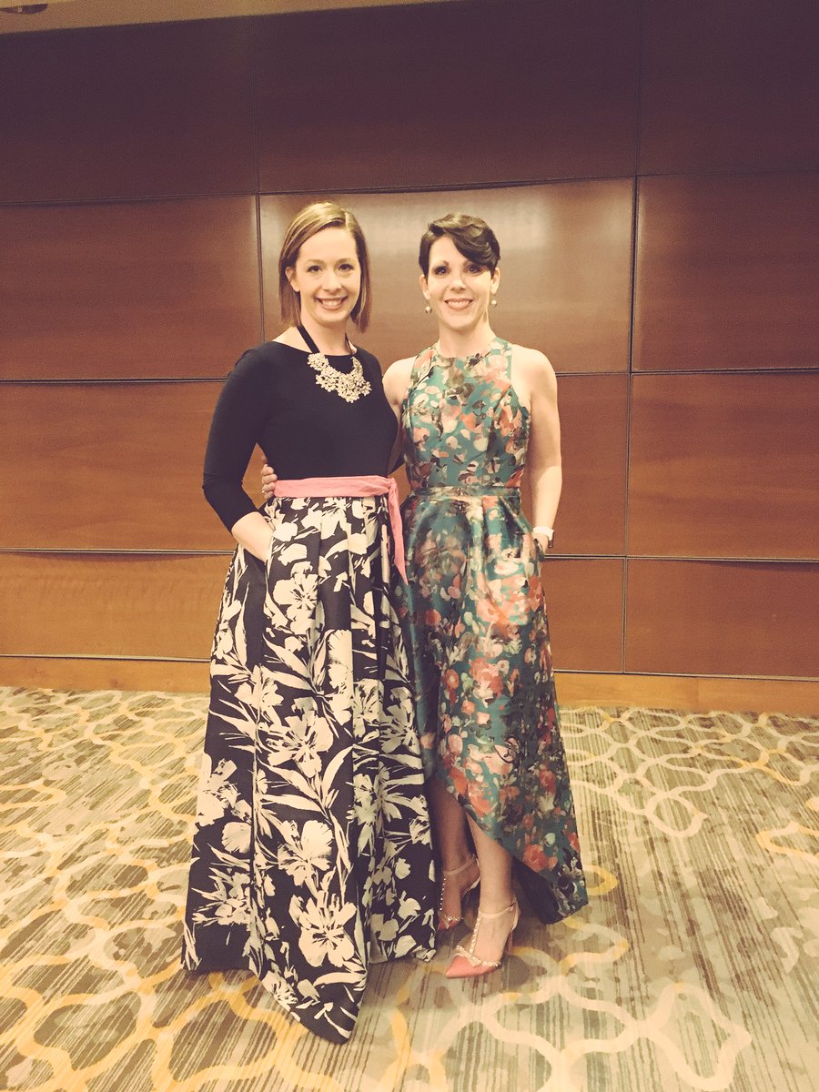 FishRoseann's tweet photo. My first APAPO PAC dinner! Psychologists can advocate for policy change in A LOT of ways. Giving to the Psychology Political Action Committee is a way to do it!Had to grab a photo with my fashion idol @DrBinPHX #PLC2018 #PsychologyPAC #gradstudentleaders https://t.co/OfCMBkqEet