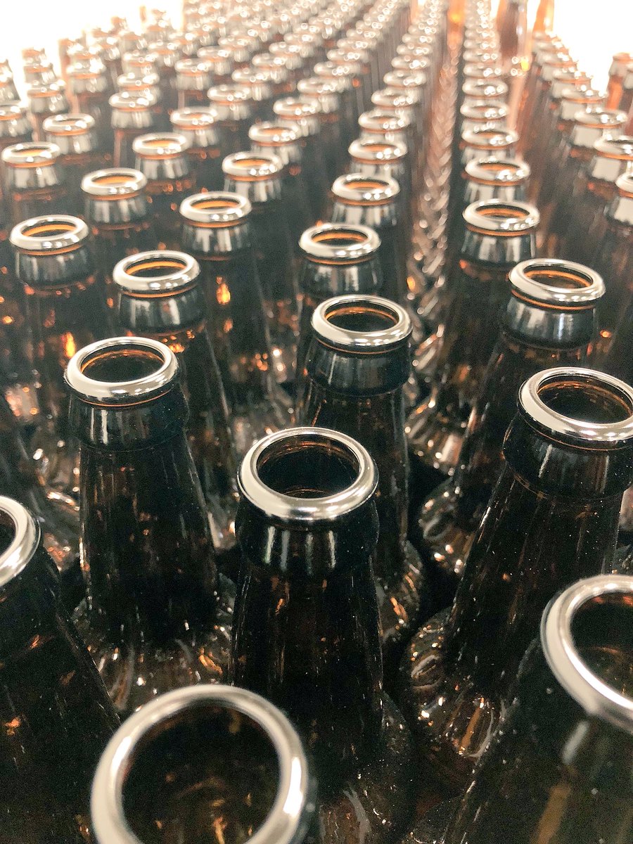 LaurenMcD_TV's tweet photo. An apple a day... keeps the doctor away. ESPECIALLY... when consumed from a bottle. #applebottomsapplebottles #applesauced I should stop with the apple puns.... orchard I? ๐ค๐๐๐บ https://t.co/QajYhIjgex