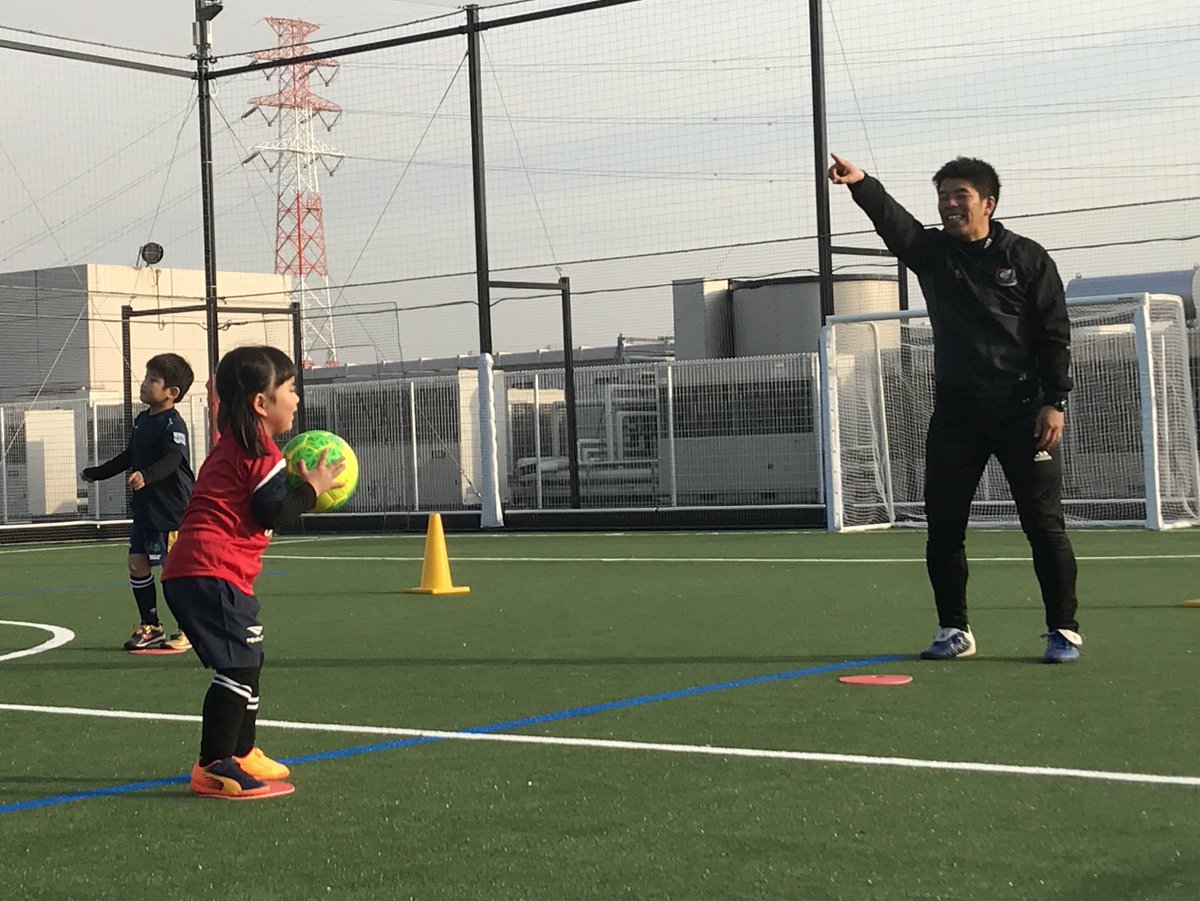 横浜f マリノス サッカースクール 本日3 12 月 は 新吉田校リーダー斎藤幸宏コーチのお誕生日 2月に誕生したばかりの マリノストリコロールパーク新吉田 F マリノスの新しい挑戦であるこの施設 初代スクールリーダーである斎藤コーチが先頭に立っ