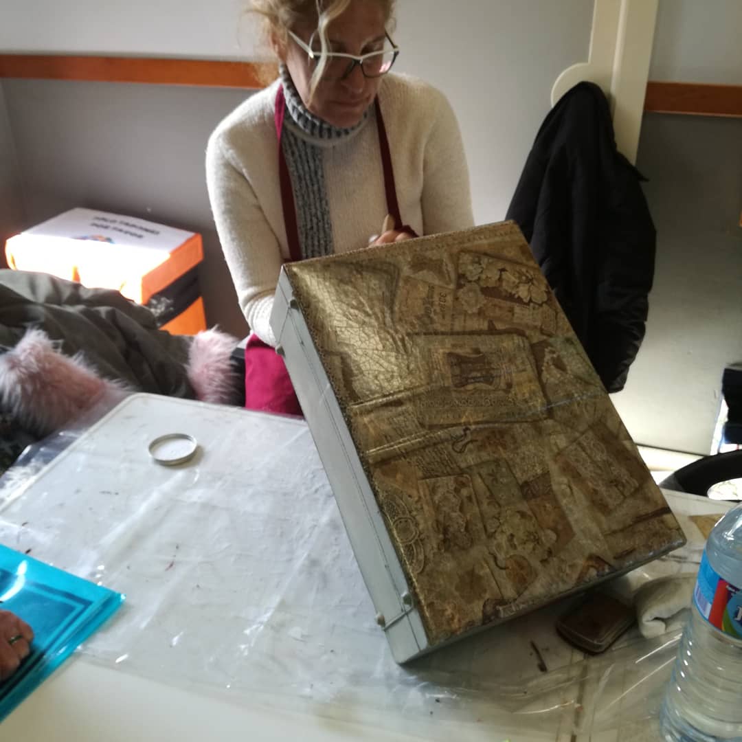 CSDCJUANVELASCO's tweet photo. En nuestro taller de #manualidades hacen auténticas obras de #arte . ¿A qué esperas para apuntarte?. Info:955675274. https://t.co/aL1MA7Oc71