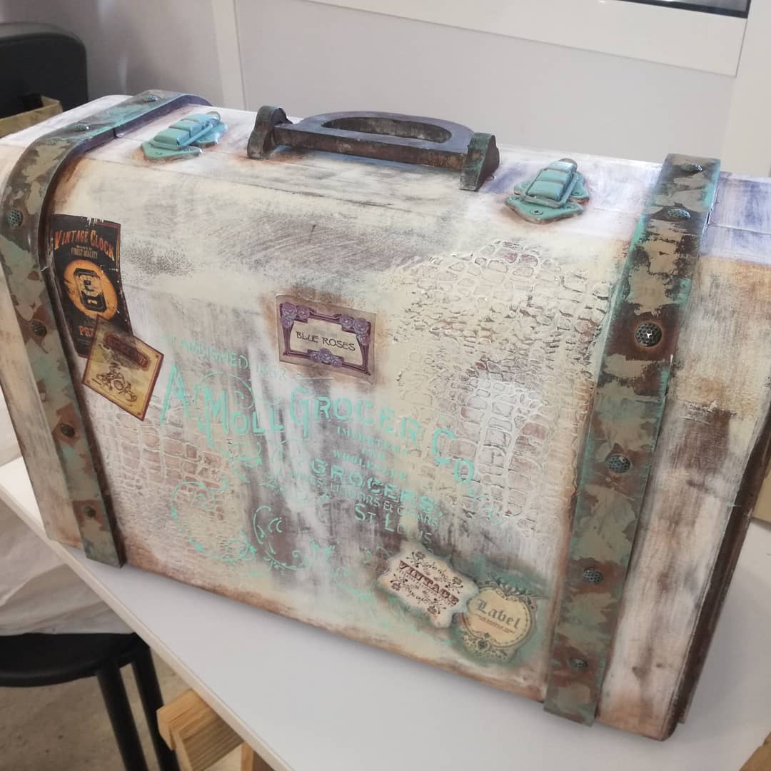 CSDCJUANVELASCO's tweet photo. En nuestro taller de #manualidades hacen auténticas obras de #arte . ¿A qué esperas para apuntarte?. Info:955675274. https://t.co/aL1MA7Oc71