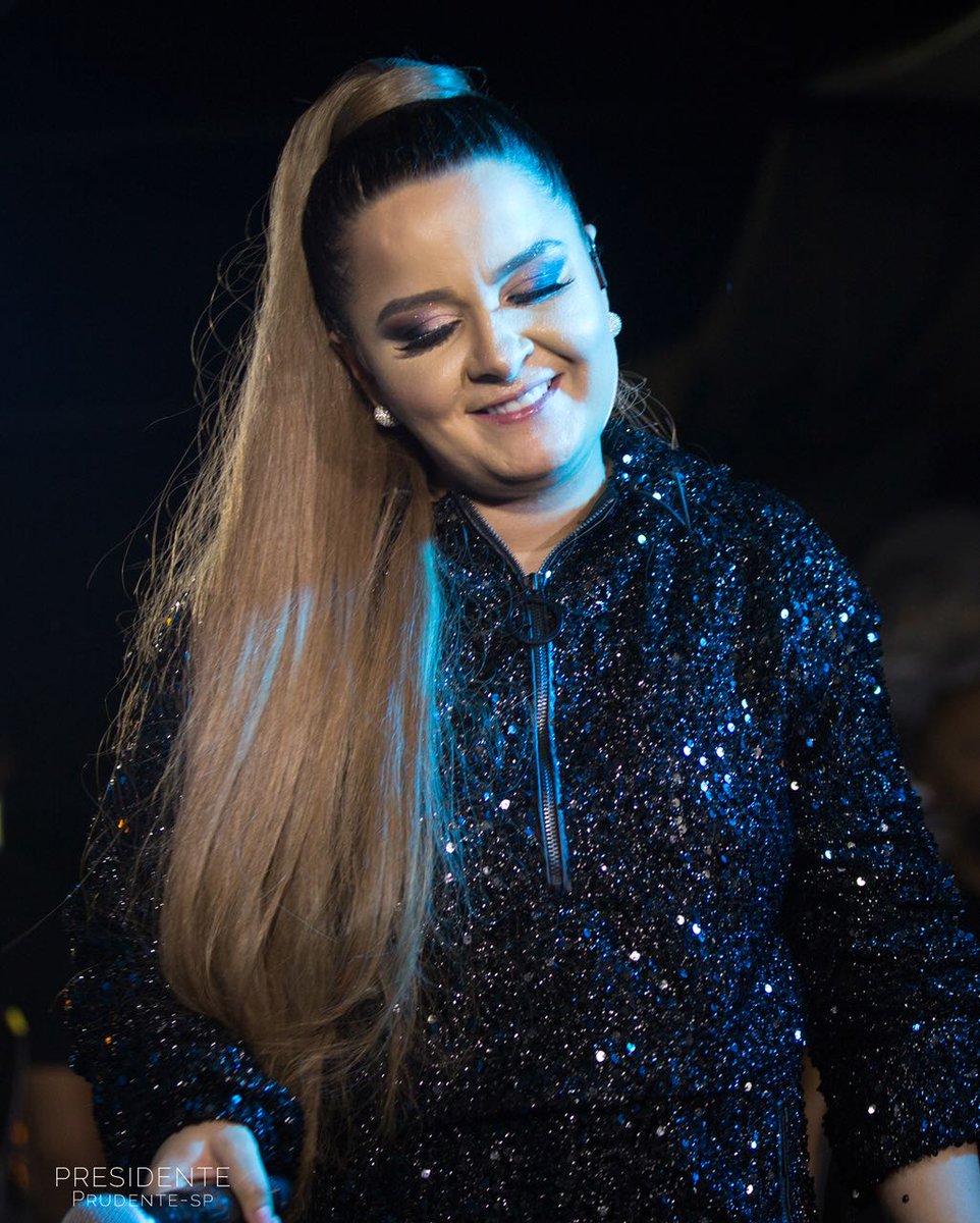 MaiaraeMaraisa's tweet photo. 10-03-2018 “Todo mundo espera alguma coisa de um sábado à noite!”...😈E quem esperou, não se arrependeu...😻Que festa lindaaaa... Animação total e uma vibe incrível!!🙌🏼💥💥 Super obrigada Presidente Prudente - SP... Foi bom demaisss!!! #QuemEnsinouFuiEu https://t.co/LrIqrUOH5z