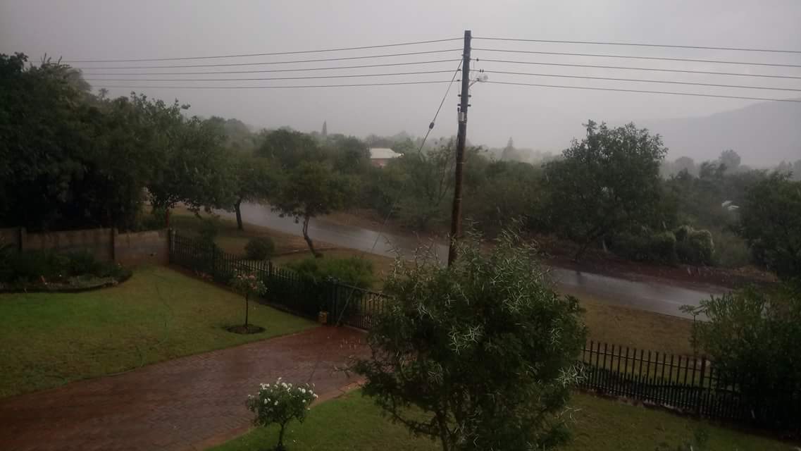 ReenvalSA's tweet photo. Ek kan ook lekker reën rapporteer In #Ohrigstad sover ń almintige 12 mm dis soos manna uit die hemele Hendrik Havenga #SouthAfrica https://t.co/BSCtgx10gz