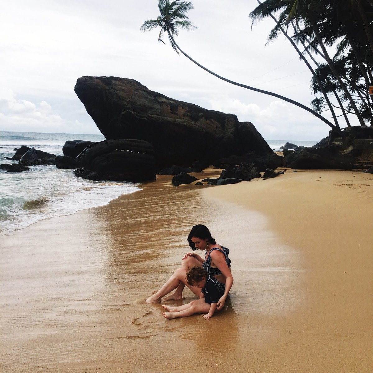 NessaCotter's tweet photo. I didn’t realise it was Mother’s Day cos Instagram, Facebook &amp; Whatsapp are blocked here in Sri Lanka. It was a special day though... ❤️ https://t.co/jbgI8VSn6T