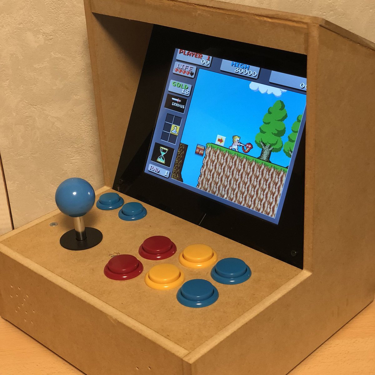 R O Works Ryuji Watanabe No Twitter 95 完成 あとはラッピングシートで表面をきれいにするだけ とりあえず持ってるゲーム基板のrom吸い出し 念力でw し 動かして見た 操作しやすい 自作 アーケード筐体 Raspberrypi Retropi レトロゲーム ゲーセン