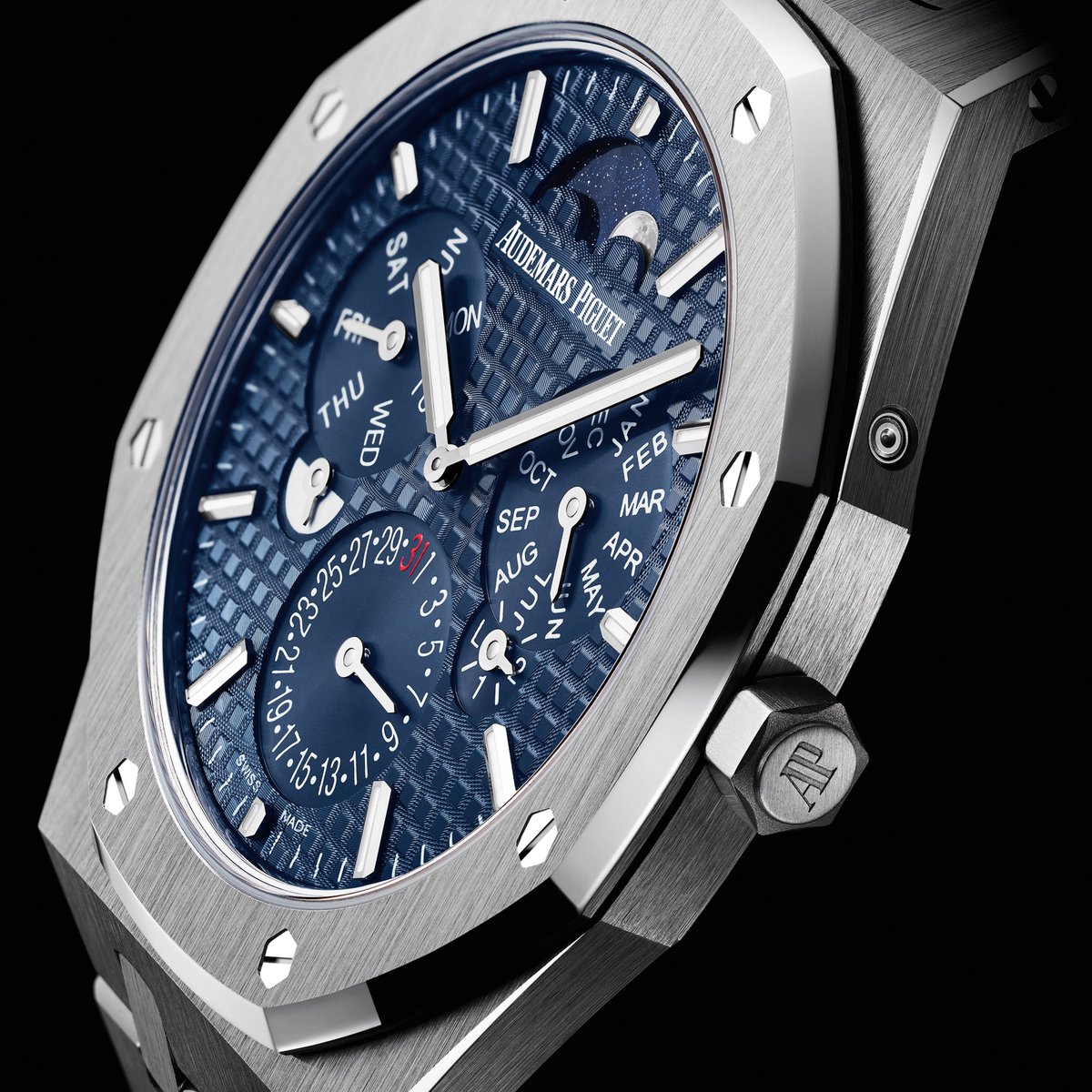 AudemarsPiguet's tweet photo. A glimpse of what will be the thinnest of all #PerpetualCalendar. #RD2
https://t.co/bRbs1nM2c9 https://t.co/sBojH1XJwF